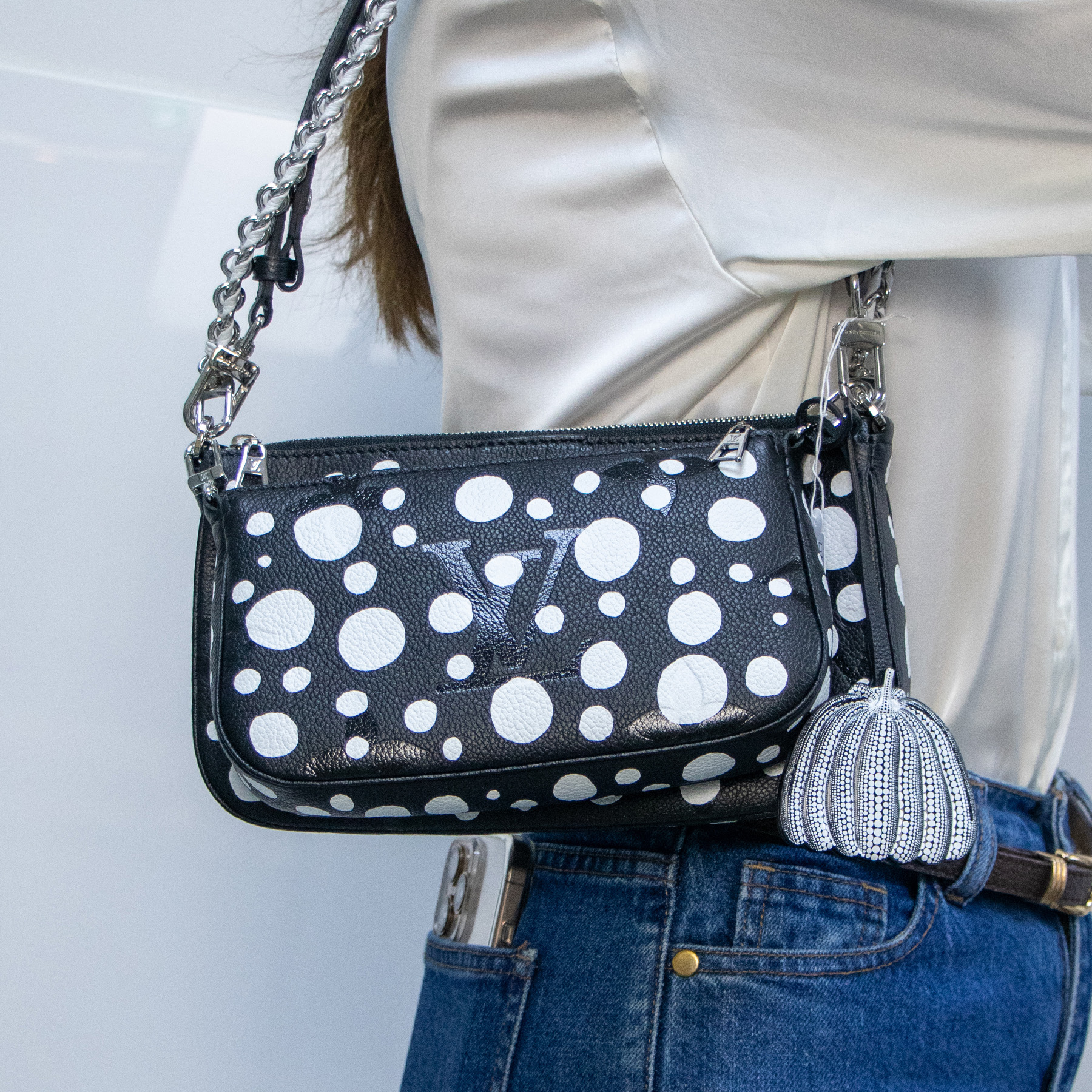 【限定品】VISIONAIRE xkidrobot 2箱組 VUITTON LOUIS VUITTON M01146 Yayoi Kusama collaboration LV x YK keychain